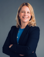 Lindsey's Headshot